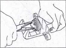 Суппорт и рабочий цилиндр тормозного механизма заднего колеса — снятие и переборка